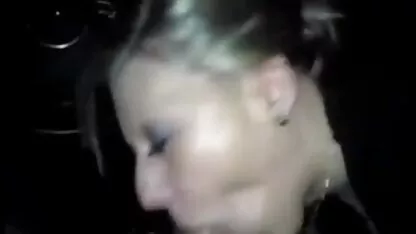 בוס בוגר, מזכיר צעיר סרטוני פורנו לצפייה ישירה ומזדיין.