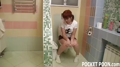 פרות צעירות מזויינות בשני המוטות. פורנו נשים מבוגרות מוצצות לצפיה חינם