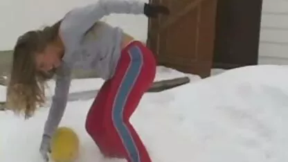 כושי מתעסק סקס לצפיה חינם עם שתי בחורות.