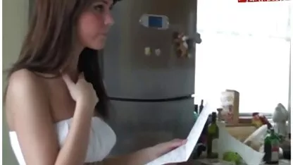 תתפשטי לפני מציצה. סרטי סקס חינם לצפייה ישירה