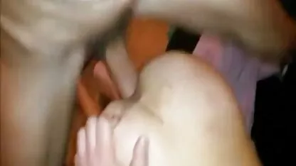 אמא צפייה ישירה בסרטי סקס מפתה את הבן